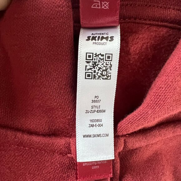 NWT SKIMS Cotton Fleece Classic Zip Up Hoodie - Merlot Red - Size Large - Picture 6 of 6